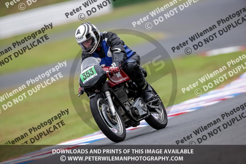 Vintage motorcycle club;eventdigitalimages;mallory park;mallory park trackday photographs;no limits trackdays;peter wileman photography;trackday digital images;trackday photos;vmcc festival 1000 bikes photographs
